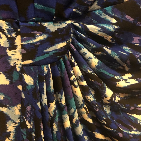 ✨✨REDUCED✨✨Connected Appeal Ladies Dress✨✨ - Picture 4 of 8